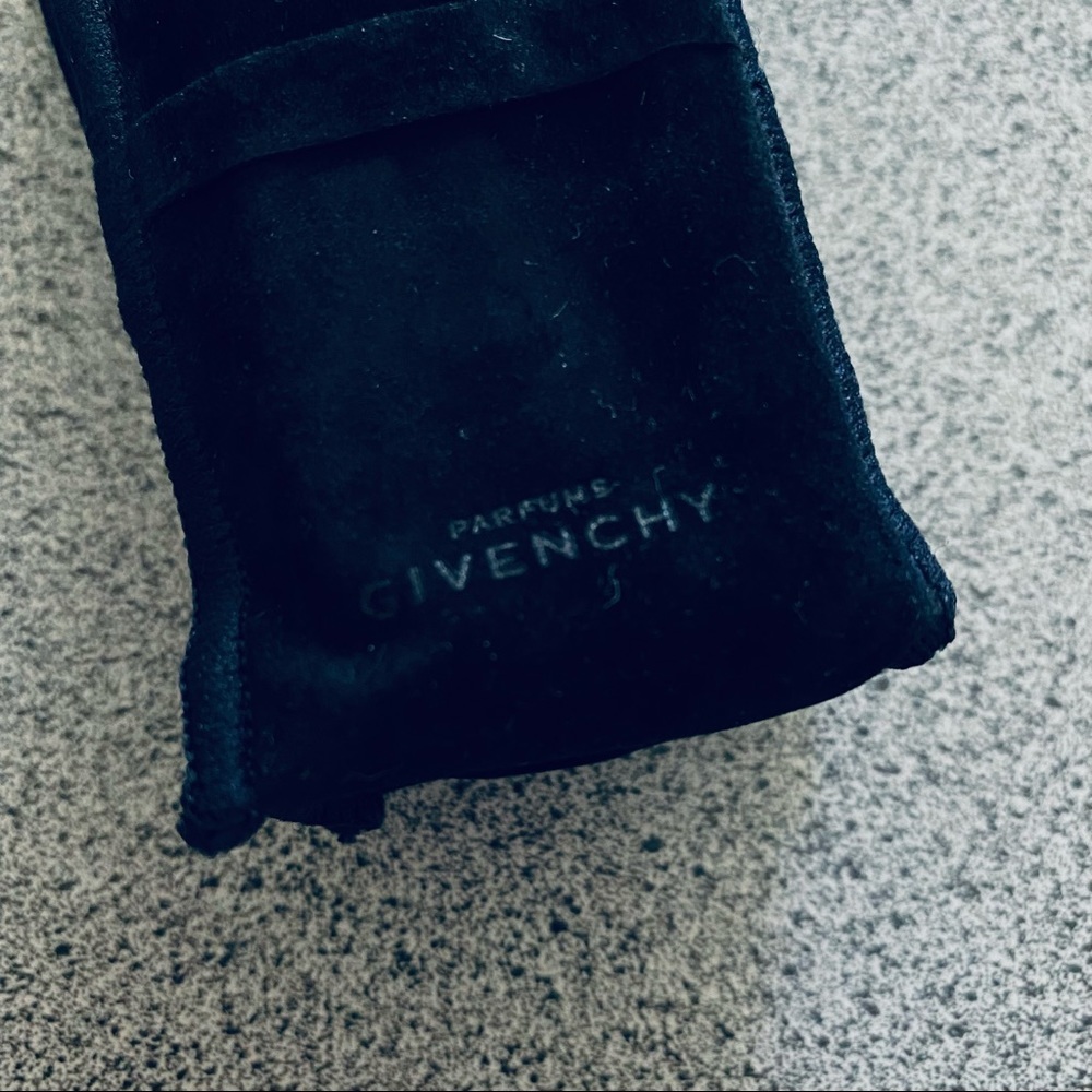 New GIVENCHY Rainbow Kabuki Brush 🌈 - Picture 4 of 10